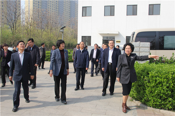 領(lǐng)先資訊丨河北省政協(xié)主席曹素華來我公司調(diào)研 領(lǐng)先資訊丨河北省政協(xié)主席曹素華來我公司調(diào)研